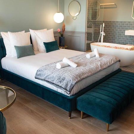 The Parisian Blue Eiffel Tower Apartment Ngoại thất bức ảnh