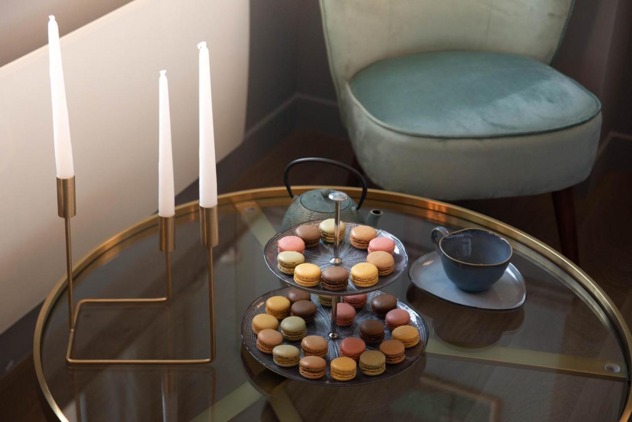 The Parisian Blue Eiffel Tower Apartment Ngoại thất bức ảnh