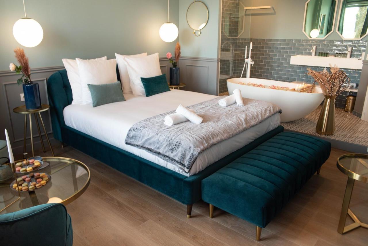 The Parisian Blue Eiffel Tower Apartment Ngoại thất bức ảnh