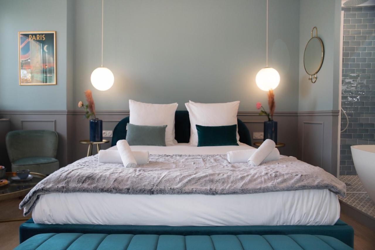 The Parisian Blue Eiffel Tower Apartment Ngoại thất bức ảnh